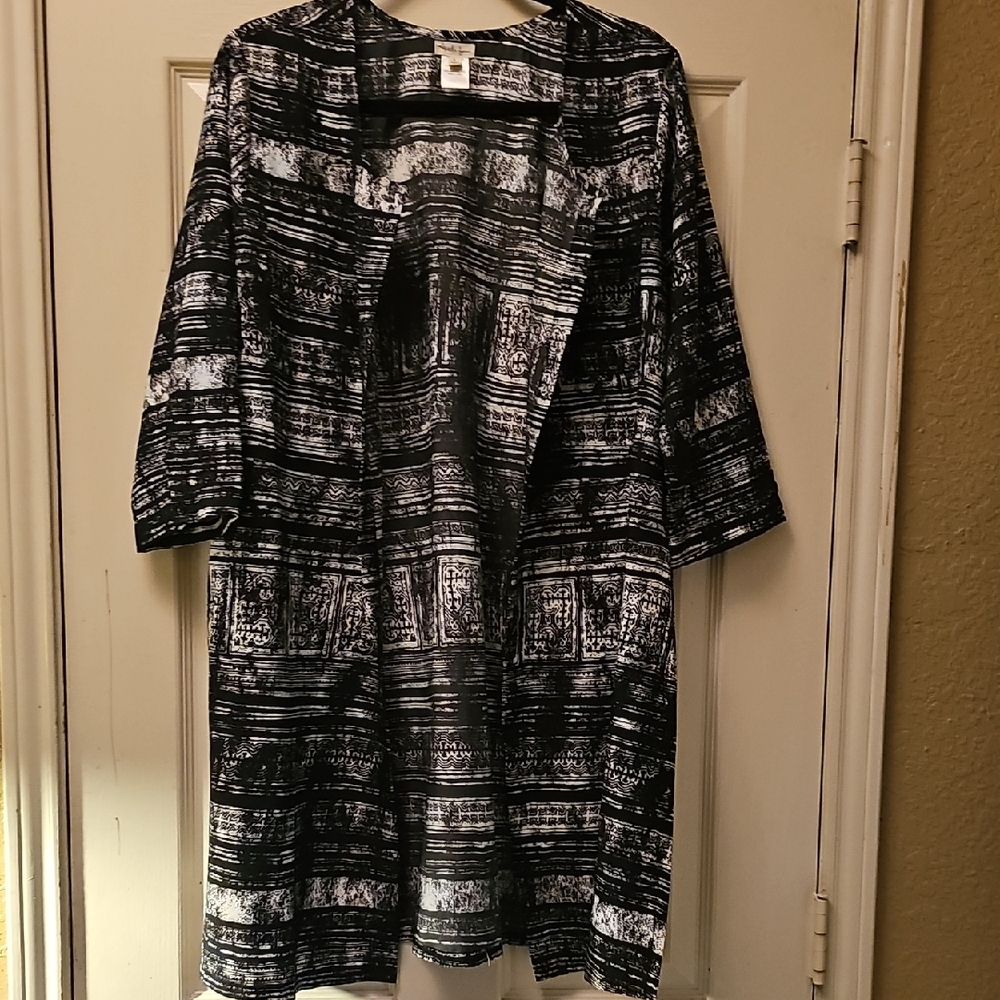 Antilia Femme Black and White Tunic Top